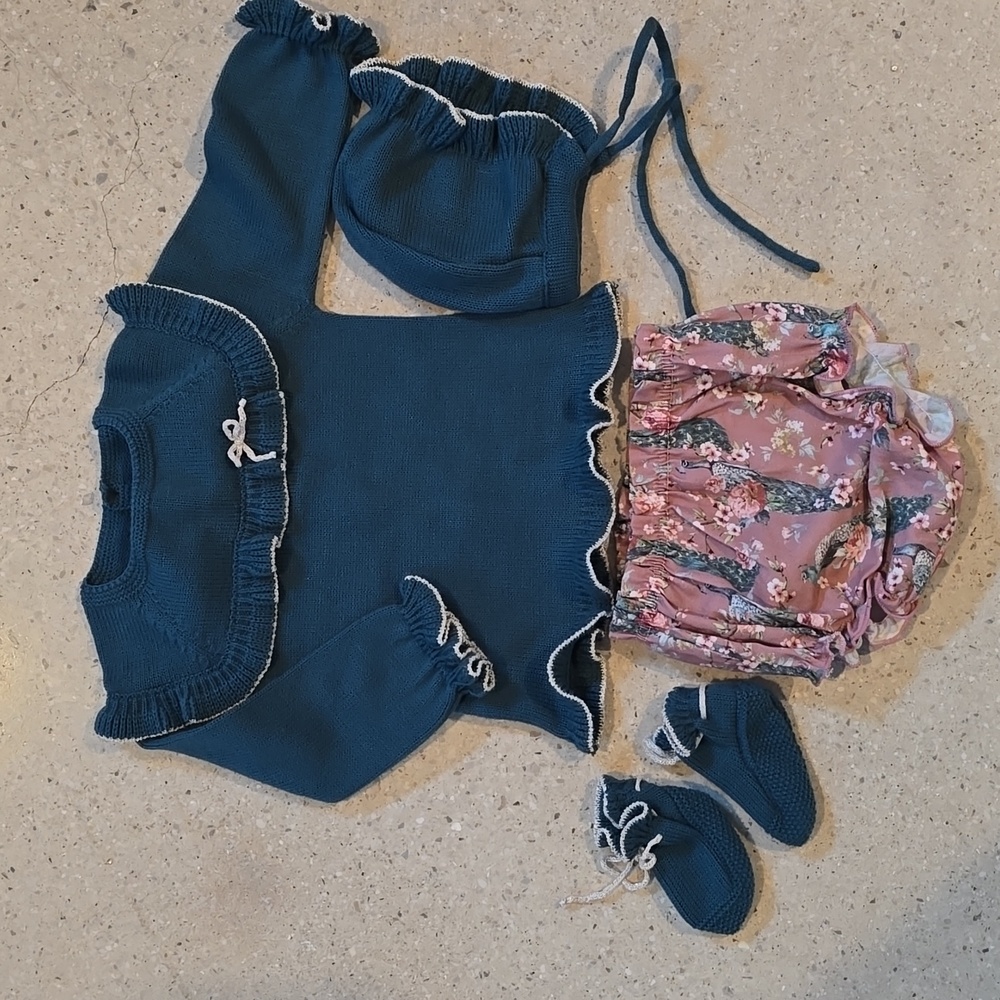 MAC ILUSION 5pc Sweater, Bloomers, Bonnet & Footies girls 12m